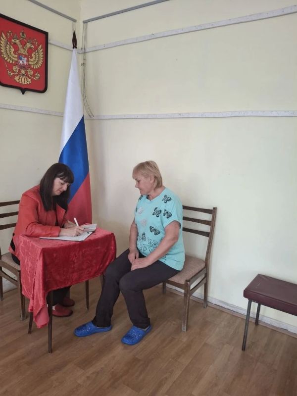 В рамках своей работы с избирателями, депутат Акимовского окружного Совета Татьяна Смирнова провела прием граждан, где были рассмотрены важные для жителей вопросы