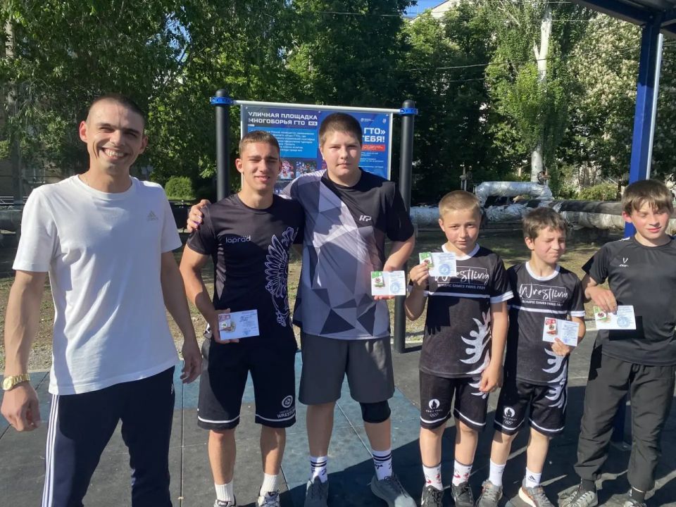 Одна команда — одна цель!. В городе Токмак прошло знаковое событие, объединившее и опытных наставников, юных спортсменов и работников администрации нашего города