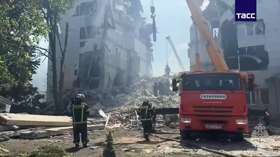 18 детей могут оставаться под завалами общежития в Старобельске