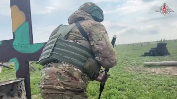 На одном из полигонов группировки войск «Днепр» продолжается ежедневная боевая подготовка