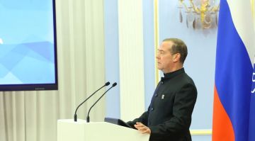Медведев: террористические действия бандеровской своры вызвали жесткий ответ из России