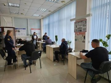 Сотрудники Бердянского филиала УИИ организовали профориентационную встречу для осужденных, состоящих на учете, с представителями центра занятости