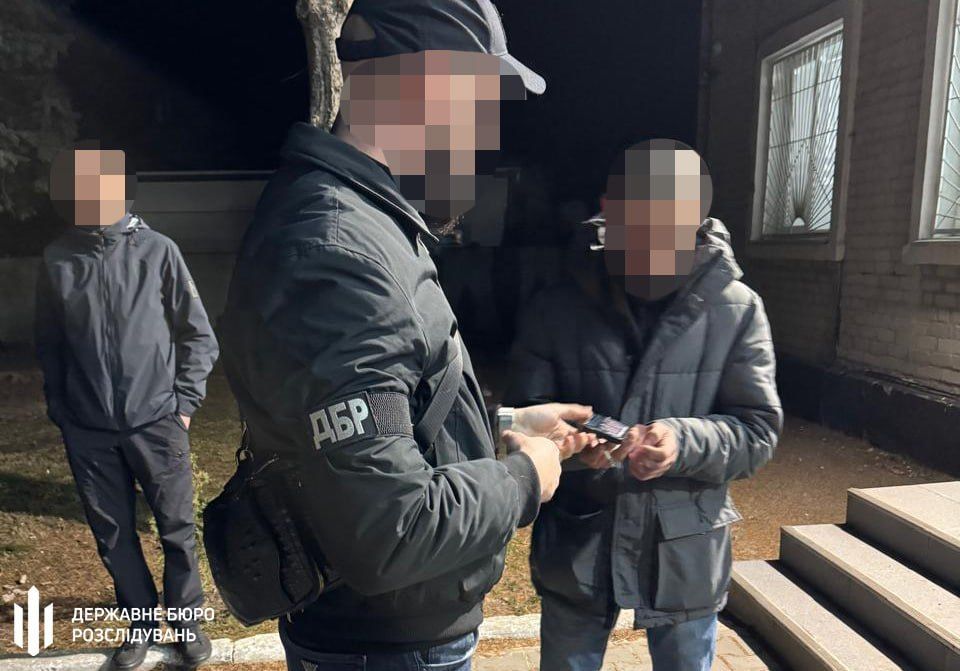 Военкомы на Волыни сломали 60-летнему рыбаку руку, ударили его электрошокером и распылили газ в глаза