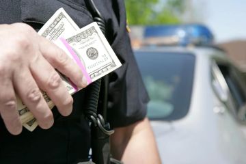 Почти четыре года за покушение на дачу взятки