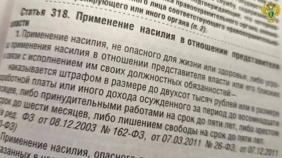ПО АПЕЛЛЯЦИОННОМУ ПРЕДСТАВЛЕНИЮ ПРОКУРОРА МУЖЧИНА, ПРИМЕНИВШИЙ НАСИЛИЕ К ВОЕННОСЛУЖАЩЕМУ В ПЕРИОД КОМЕНДАНТСКОГО ЧАСА, ОТПРАВИТСЯ В КОЛОНИЮ-ПОСЕЛЕНИЕ