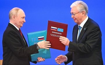 Президент России Владимир Путин и лидер Казахстана Касым-Жомарт Токаев приняли совместное заявление о семи основах дружбы российского и казахстанского народов