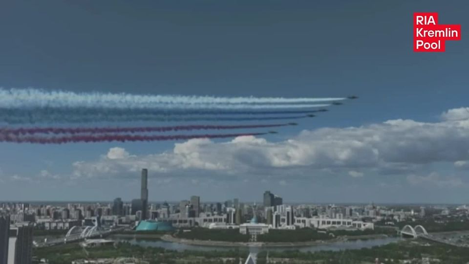Российский триколор в небе над Астаной