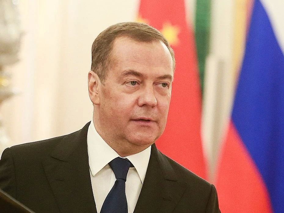 Медведев заявил о возможности симметричного удара в случае разрушения ЗАЭС