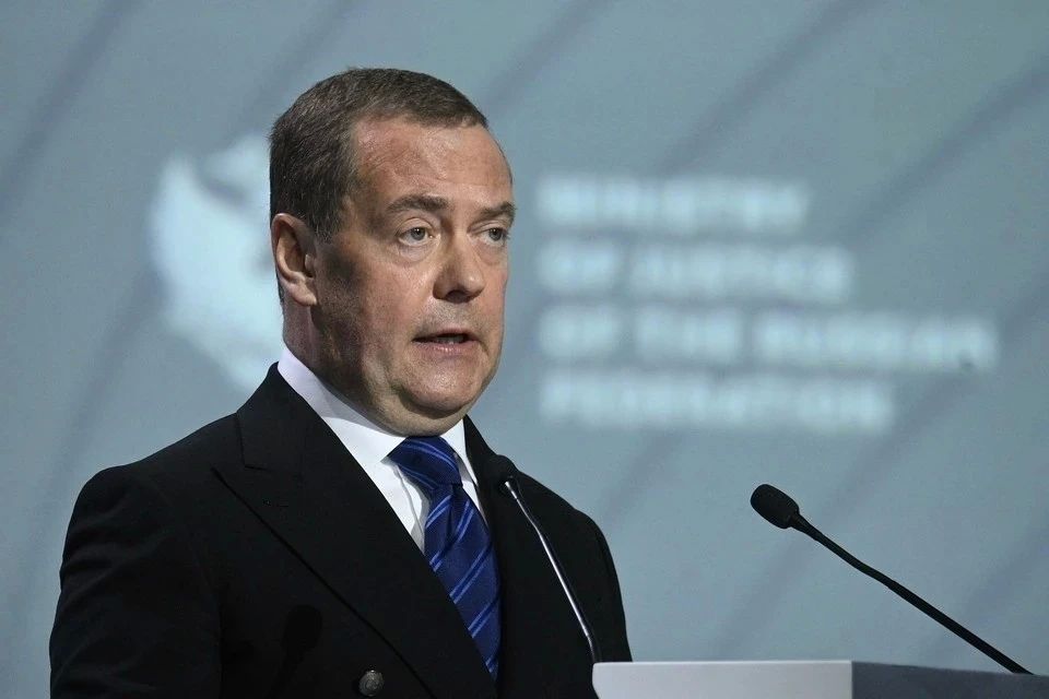 Дмитрий Медведев: Разрушение реакторного зала ЗАЭС приведет к новому Чернобылю