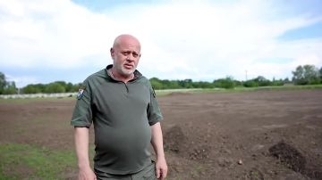 Глава Михайловского муниципального округа проверил площадку для строительства нового ФОКОТа и футбольного поля