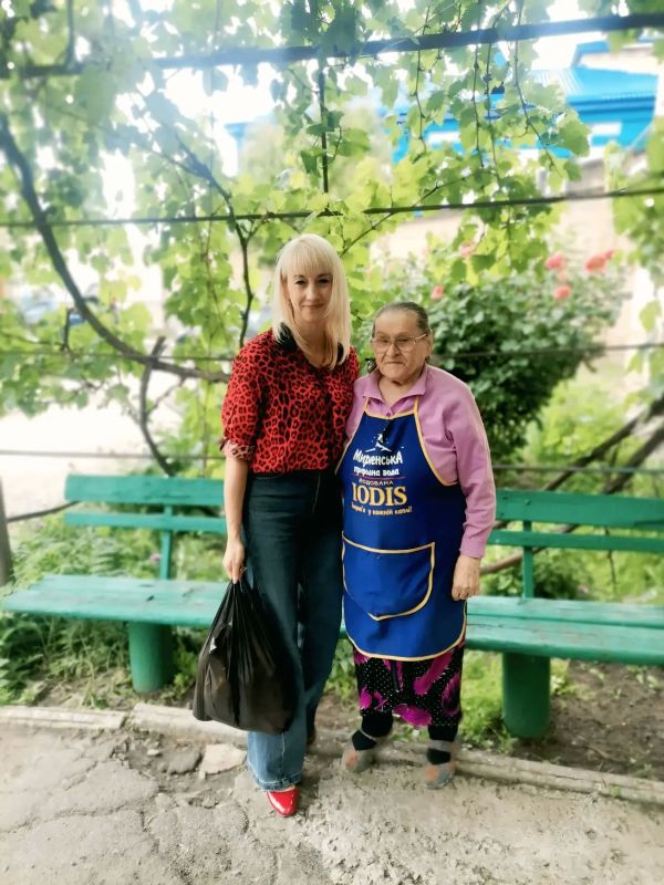 В Акимовке депутат окружного Совета Ирина Костанян навестила ребенка войны по просьбе соседей