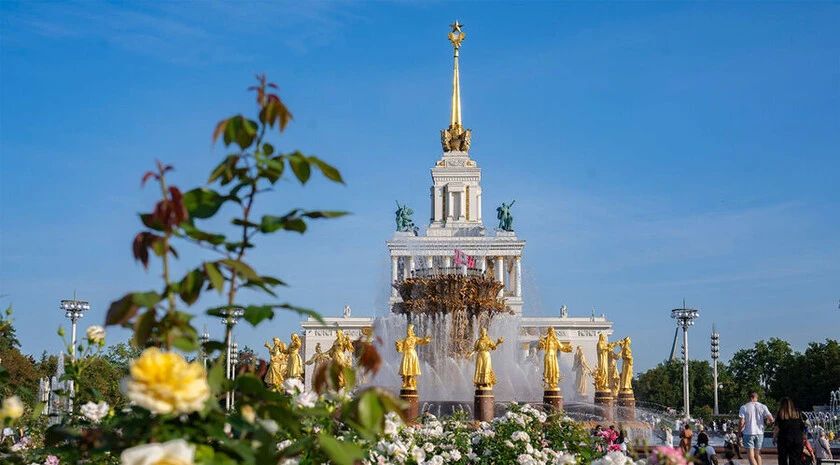 Всероссийская акция «Счастье — это…» стартовала на фестивале «Движения Первых» на ВДНХ