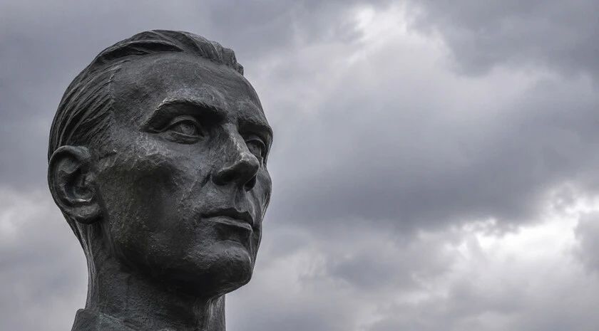Писатель: уничтожая памятники, историю стереть невозможно