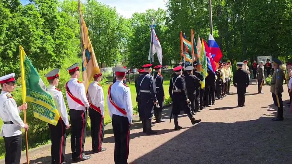120 лет Сводно-казачьему Лейб-гвардии полку: в Павловске призвали возродить кадетские традиции и воинскую славу
