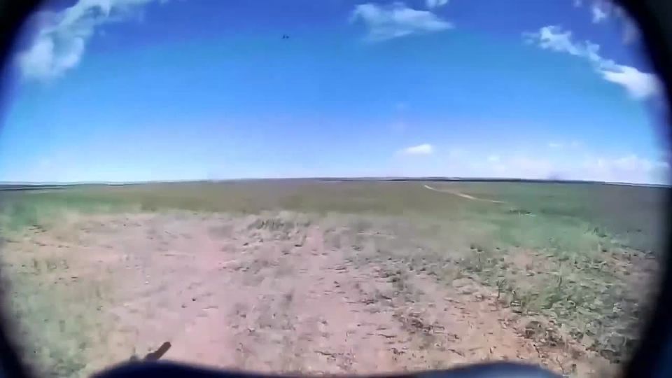 Отработка китайских колесных дронов на учениях