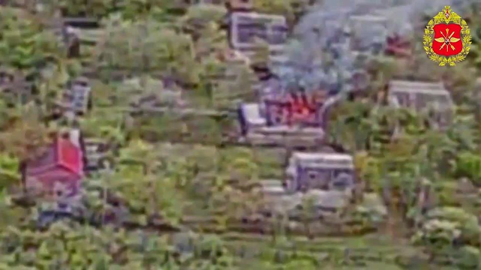 00:00 Дроноводы отдельного полка БПС «Буревестник» группировки «Южная» перехватили и уничтожили ударные дроны «Марсианин-2» ВСУ на подлете к позициям российских войск