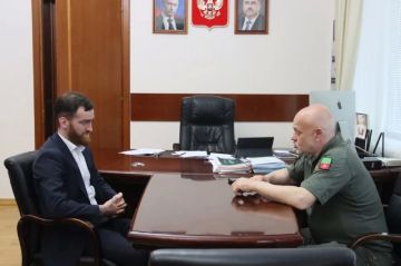 Глава Михайловского округа встретился с министром по национальной политике РД