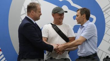 Михаил Попов: Передал совместно с Алексеем Тихомировым 4 комплекса «Булат» и 10 цифровых радиостанций для обеспечения безопасности жизнедеятельности города Энергодара