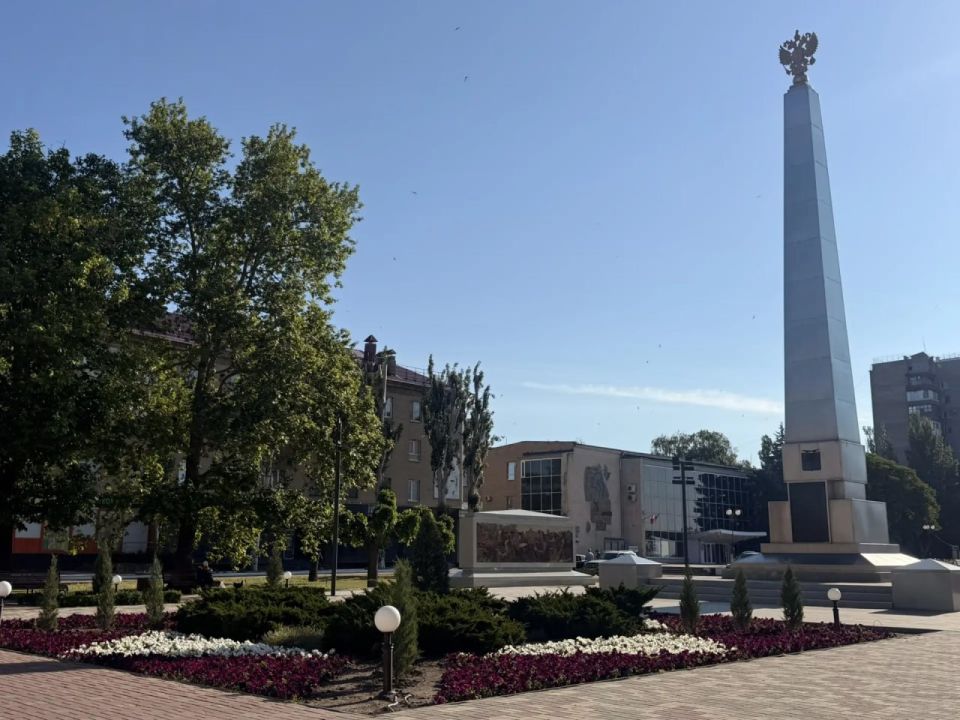 В Мелитополе новое утро. С днем России, дорогие мелитопольцы и гости города!