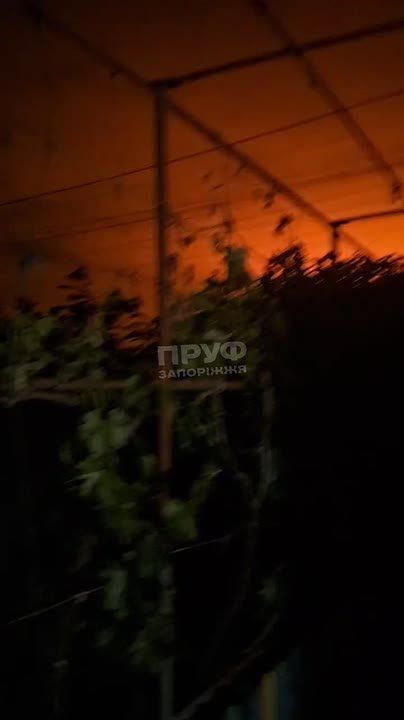 После прилёта крылатых авиабомб по подстанции в Запорожье несколько районов города обесточены
