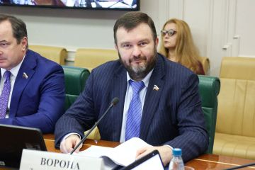 Дмитрий Ворона: Сегодня на заседании Комитета по экономической политике в процессе подготовки к завтрашнему Правительственному часу провели конструктивный разговор с министром транспорта Андреем Сергеевичем Никитиным