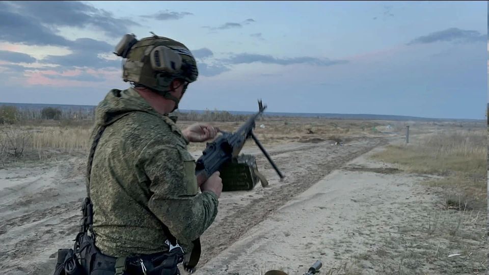 «Слежу, чтобы противник не мог поднять головы»: Российские войска решительно взяли блиндаж ВСУ