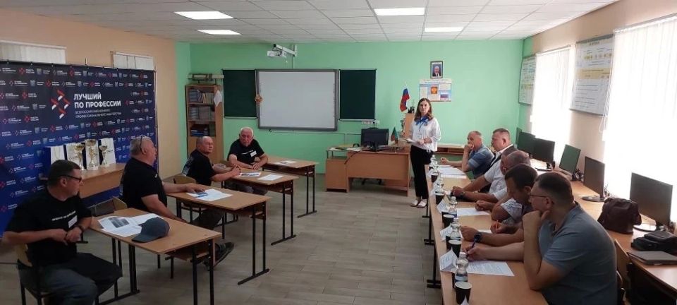 С теорией лучшие сварщики Запорожской области успешно справились