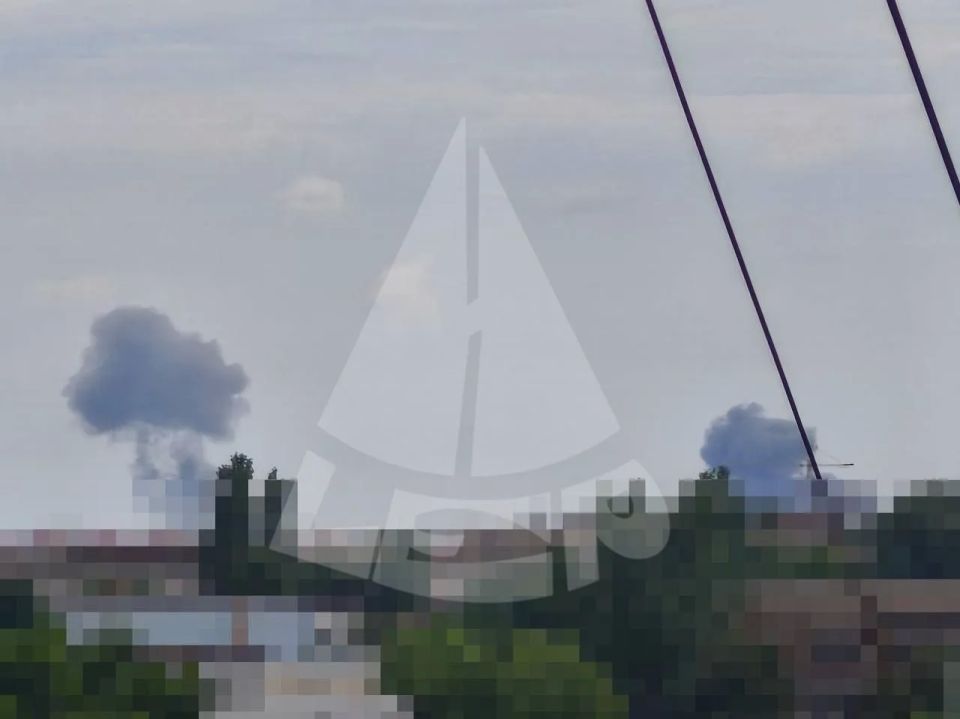После взрывов дым виден со стороны пригорода Запорожья