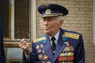 Сегодня на 102-м году жизни ушёл из жизни Владимир Николаевич Капитонов — ветеран Великой Отечественной войны, лётчик и Почётный гражданин городского округа Мелитополь