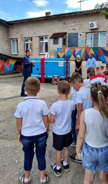 #нам_пишут. От лица всего коллектива сотрудников, воспитанников и родителей нашего детского сада выражаем слова искренней и глубокой благодарности за оказанную помощь победителю предварительного голосования "Единой России"...
