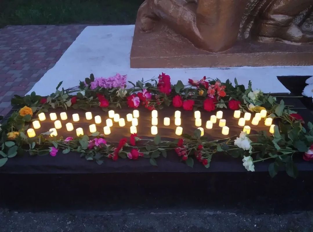 В День памяти и скорби жители и работники культуры села Елизаветовка собрались у памятника в честь воинам-односельчанам, чтобы почтить память защитников Отечества, принявших на себя первый удар врага 22 июня 1941 года