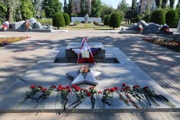 Сотрудники Министерства культуры Запорожской области во главе с министром культуры Светланой Геннадьевной Назиной приняли участие в акции «Свеча памяти», посвящённой увековечению памяти погибших в годы Великой Отечественной...