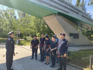 Сотрудники Запорожского ЛО МВД России на транспорте присоединились к траурным акциям в памятную дату