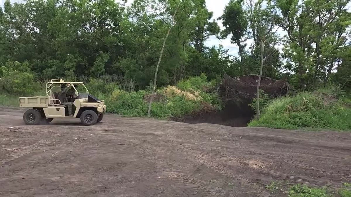 Военные получают ГСМ на Запорожье на постоянно обновляемых точках заправки