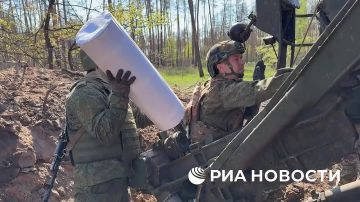 Расчет "Пиона" уничтожил группу боевиков ВСУ на краснолиманском направлении - кадры работы 203-мм самоходки показали в Минобороны