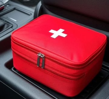 Безопасность на дорогах: что должно быть в автомобильной аптечке в текущих условиях