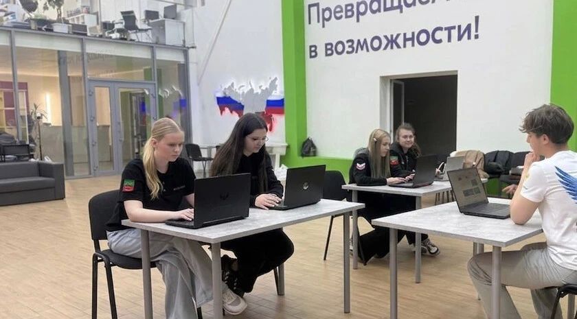 Молодежь из Мелитополя приняла участие в проекте «Очная школа нейросетей»