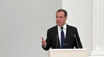 Медведев назвал три возможных варианта смены киевского режима