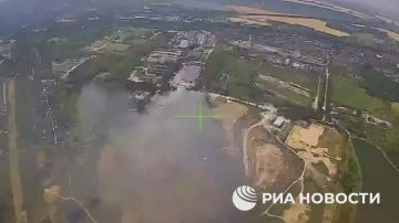 Минобороны публикует кадры поражения "Геранями" хранилища газа, используемого в интересах ВСУ, в районе города Запорожье