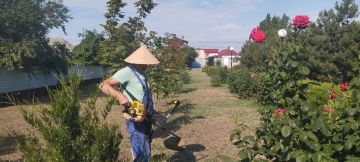 Уборка общественных территорий в Кирилловском Доме культуры