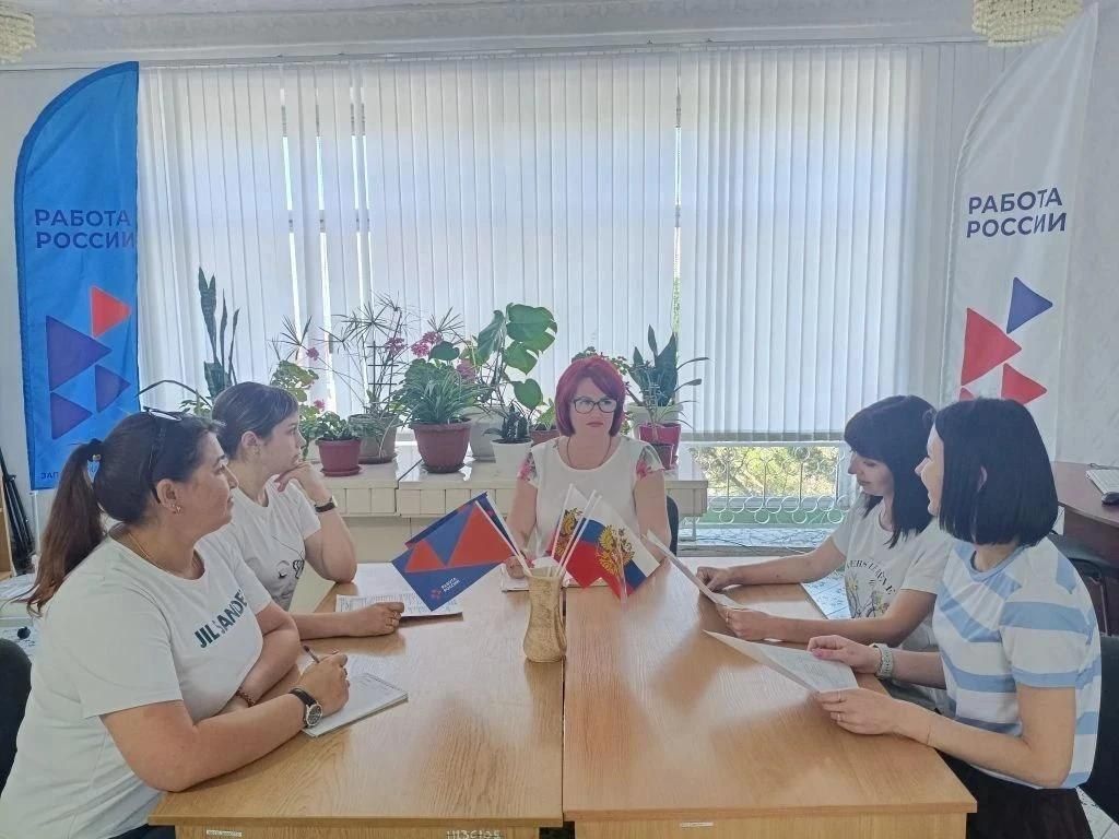 В Кадровом центре по пгт Акимовке и Акимовскому району прошёл круглый стол, посвящённый занятости несовершеннолетних