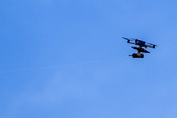 Российский боец во время штурма сбил украинский FPV-дрон палкой