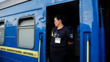 Более 80 поездов на Украине идут с многочасовой задержкой