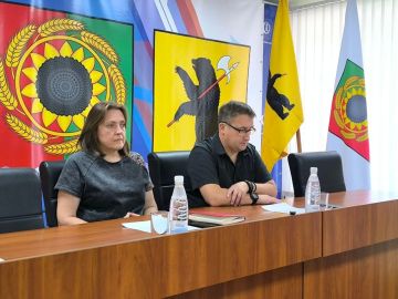 Глава Акимовского муниципального округа Александр Трудоношин провёл открытое расширенное совещание с аппаратом, шеф-регионом, Советом депутатов, руководителями служб и ведомств
