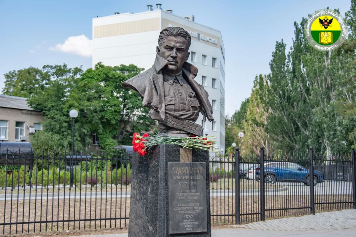Сергей Золотарёв: Мы помним своего героя: в Мелитополе почтили память Павла Судоплатова
