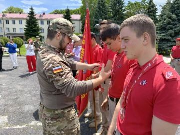 2 июля в рабочем формате состоялся разговор между Председателем Комитета РСО-Алания по делам молодёжи Русланом Джусоевым и Владимиром Кобриным - специалистом по молодёжной политике Черниговского района
