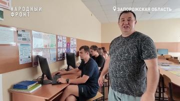 Народный фронт передал компьютеры в Михайловское училище