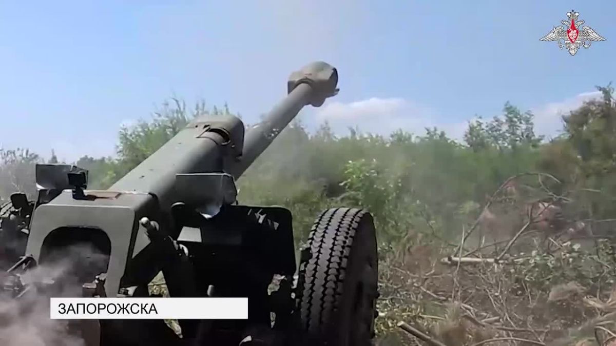 Минобороны России: 00:00 Расчет 152-мм артиллерийского орудия «Гиацинт-Б» группировки войск «Запад» уничтожил опорный пункт ВСУ на Краснолиманском направлении
