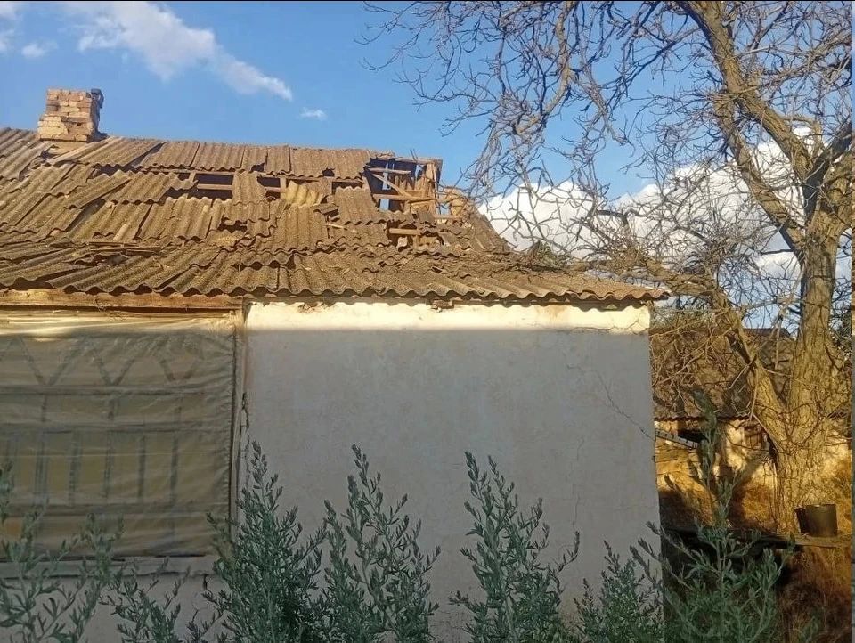 Атаки дронов на станцию техобслуживания и 10 га сгоревшего поля: Что происходит на Херсонщине, где ВСУ пытаются сорвать сбор урожая
