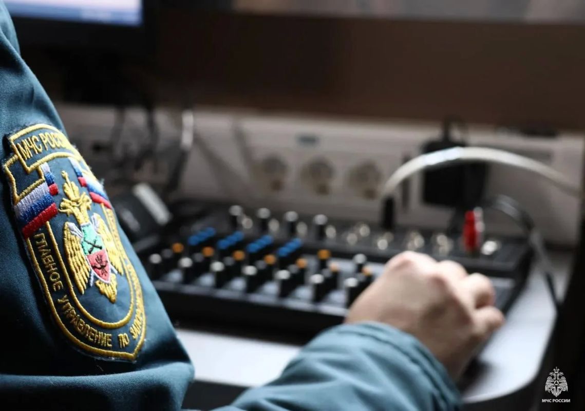 ВСУ атаковали пожарную часть МЧС в Энергодаре, повреждено здание и автоцистерна, личный состав не пострадал, сообщили в ГУ МЧС по региону